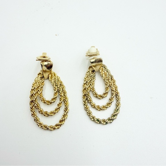 Vintage Gold Tone Triple Rope Hoop
Drop Dangle Clip On Earrings - Picture 6 of 6
